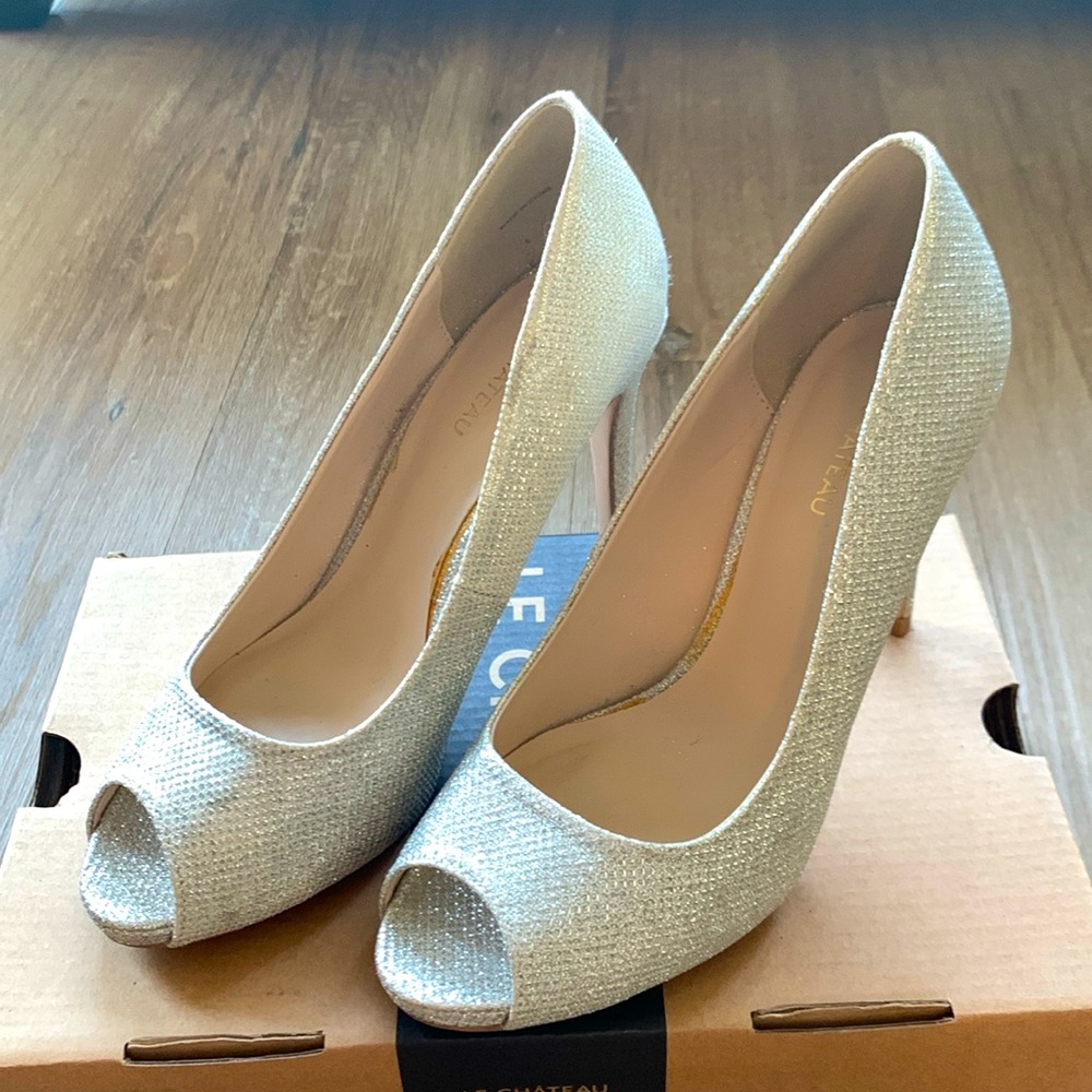 Le Chateau Silver Sparkle Heels. Size 8. 4” heel height